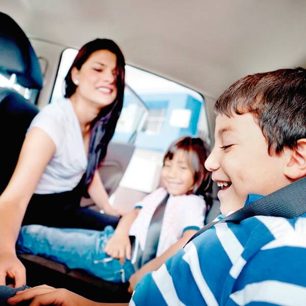 ¡De paseo en familia! Cómo viajar con niños en el coche